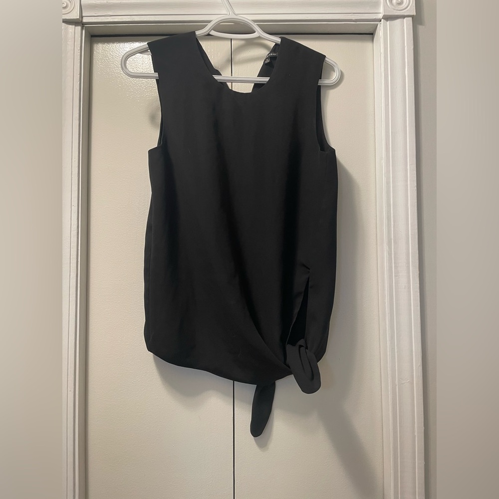 Black casual tank
Ties up on the side